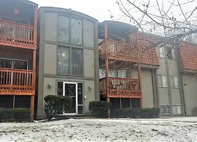 Property at Seville Apartments - 1023 W 38th St, Kansas City, MO, 64111, 2 beds, 1 bath, [object Object]