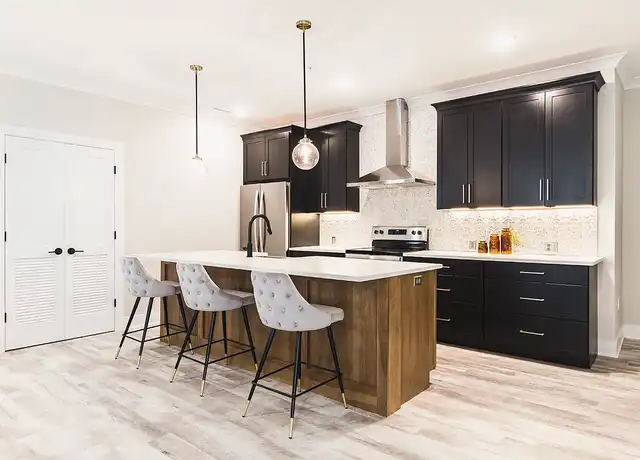 Property at 525 Ridge St, Charlottesville, VA, 22902, 1-2 bed, 1-2 bath, [object Object]