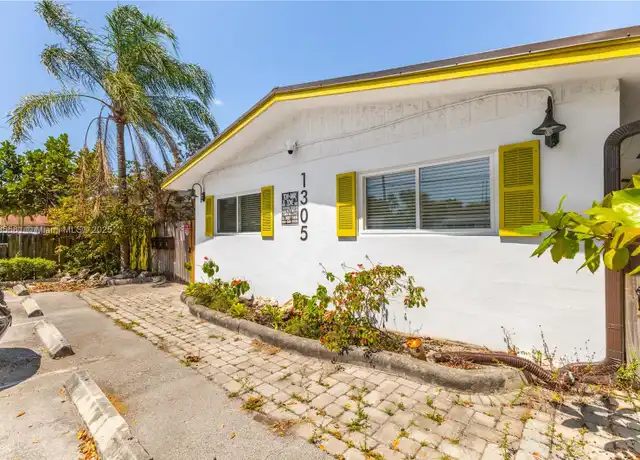 Property at 1305 NE 2nd Ave Unit 1, Fort Lauderdale, FL, 33304, 2 beds, 1 bath, [object Object]