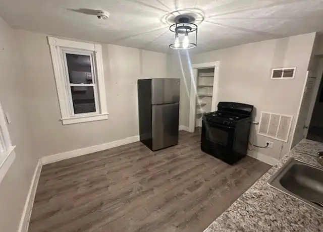 Property at 16 Bradley St Unit 2, Putnam, CT, 06260, 2 beds, 1 bath, [object Object]