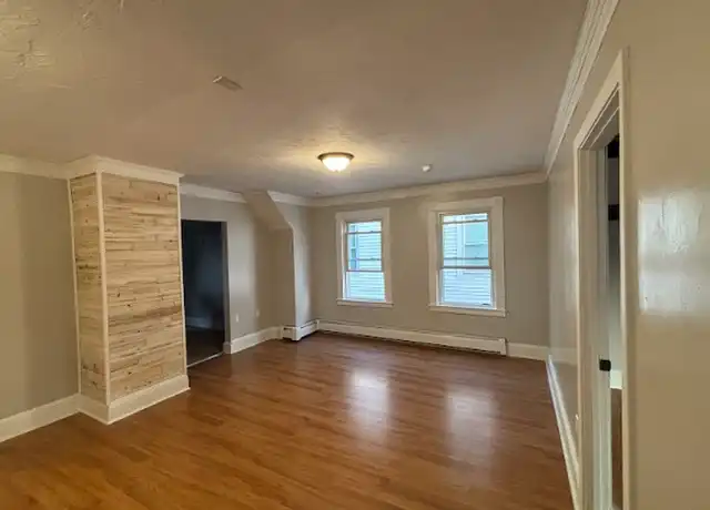 Property at 334 Cedar St Unit 2, New Bedford, MA, 02740, 2 beds, 1 bath, [object Object]