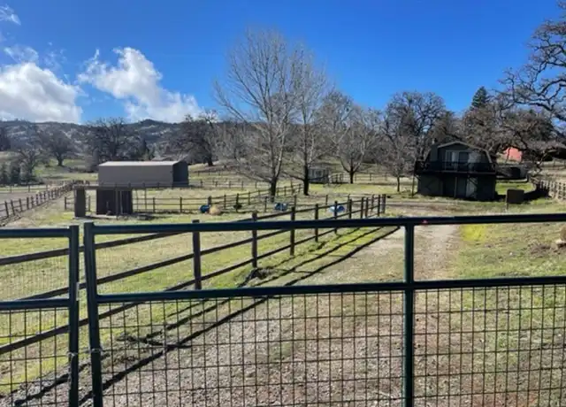 Property at 24441 Oaktree Ct, Tehachapi, CA, 93561, 2 beds, 2 baths, [object Object]