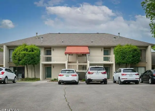 Property at 2006 Farris Dr, Knoxville, TN, 37912, 2 beds, 2 baths, [object Object]