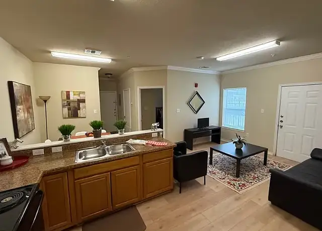 Photo of 7914 W Military Dr, San Antonio, TX 78227