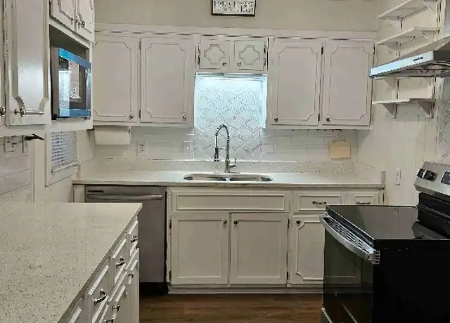 Property at 978 Van Zandt St, Paris, TX, 75460, 4 beds, 2 baths, [object Object]