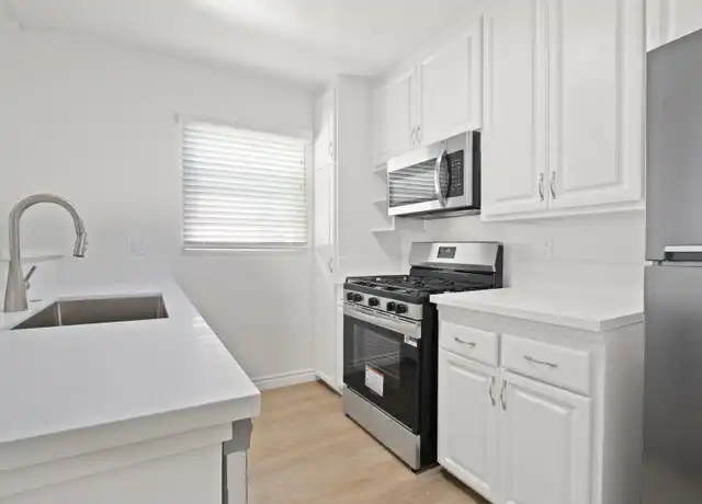 Property at 937 6th St Unit 10, Santa Monica, CA, 90403, 2 beds, 1.5 baths, [object Object]