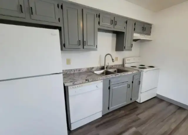 Property at 110 Harbet Ave NW #2, Cedar Rapids, IA, 52405, 2 beds, 1 bath, [object Object]