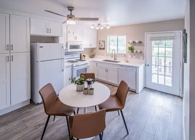 Photo of 712 Gardenia Cir, Paso Robles, CA 93446