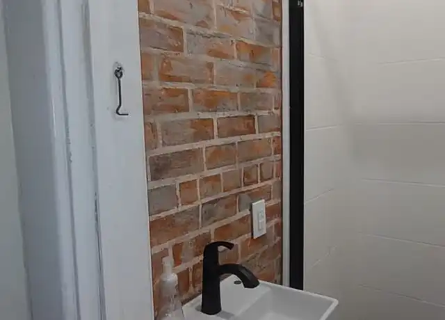 Property at 117 E Lane Ave, Columbus, OH, 43201, 6 beds, 2 baths, [object Object]