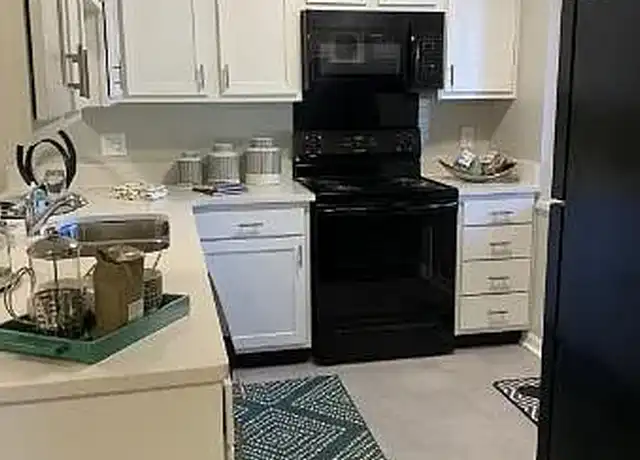 Property at Wildwood off Main - 200 Lake Forest Blvd, Kalamazoo, MI, 49006, 1 bed, 1 bath, [object Object]