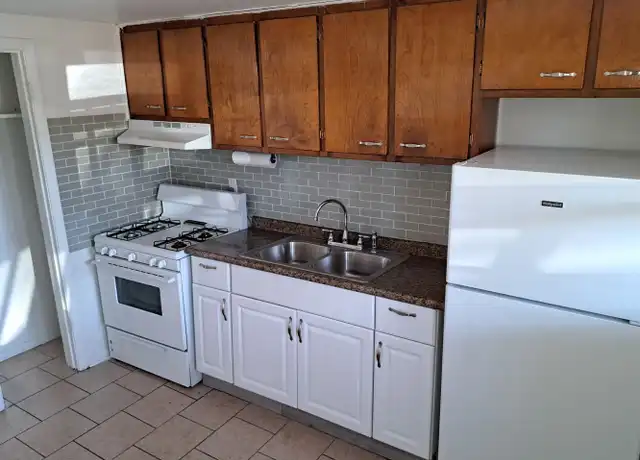 Property at 1300 W Roosevelt Rd Unit GW, Broadview, IL, 60155, 1 bed, 1 bath, [object Object]