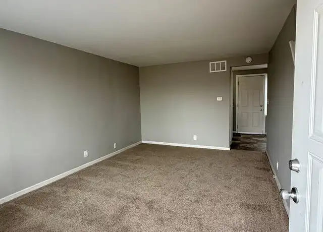 Property at 5531 Benton St Unit 5535, Lincoln, NE, 68504, 2 beds, 1 bath, [object Object]