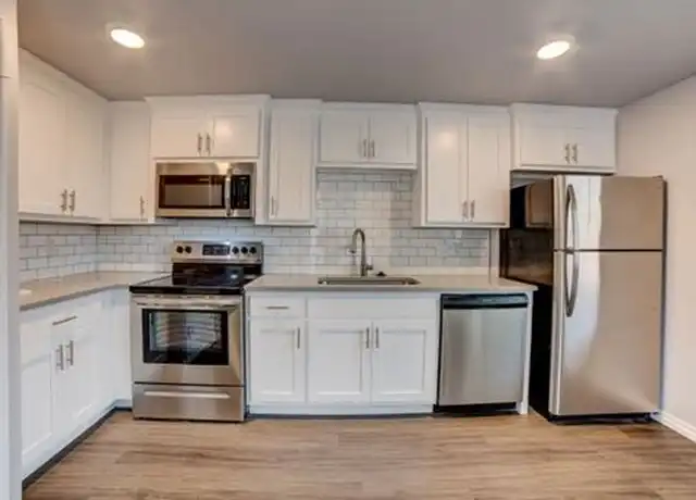 Property at 2431 E 10th St Unit 03, Tulsa, OK, 74104, 1 bed, 1 bath, [object Object]