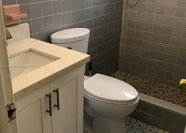Property at 1723 Johnson St Unit 2, Hollywood, FL, 33020, 1 bed, 1 bath, [object Object]