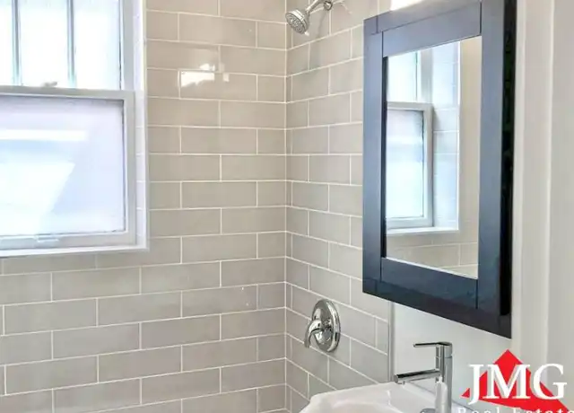Property at 436 W Surf St, Chicago, IL, 60657, 1 bed, 1 bath, [object Object]