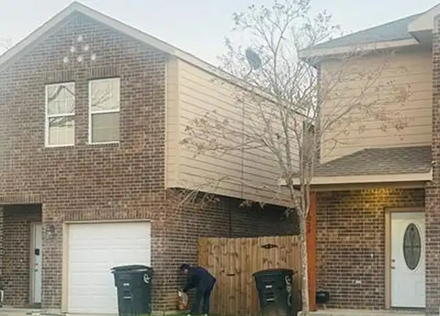 Property at 102 Robbins St Unit B, Cleburne, TX, 76031, 3 beds, 2.5 baths, [object Object]