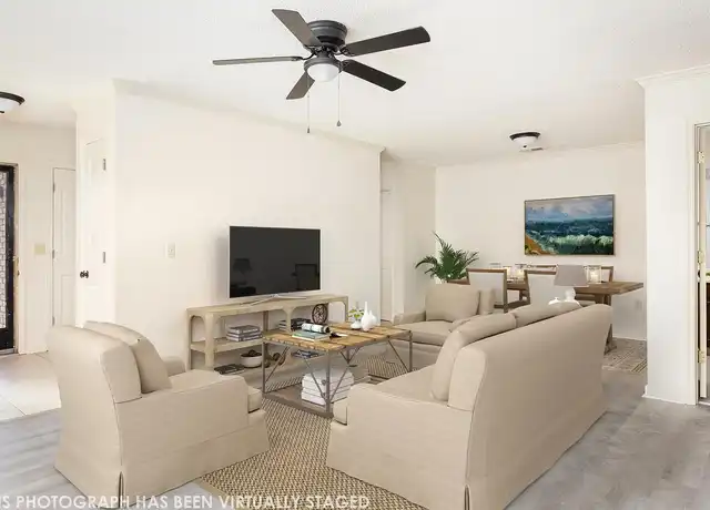 Property at Creekside Apartments - 2424 Roberts Ln, Florence, AL, 35630, 2 beds, 2 baths, [object Object]