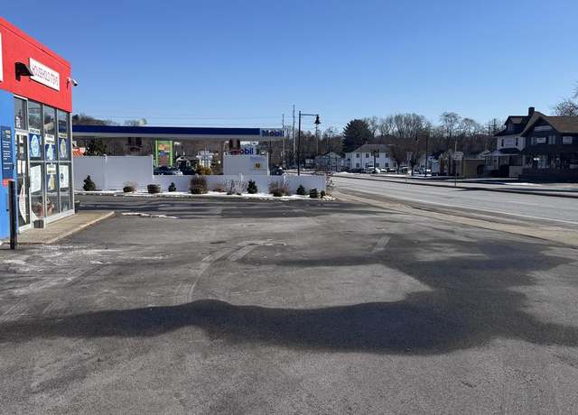 Photo of 17 Bailey Rd, Shrewsbury, MA 01545