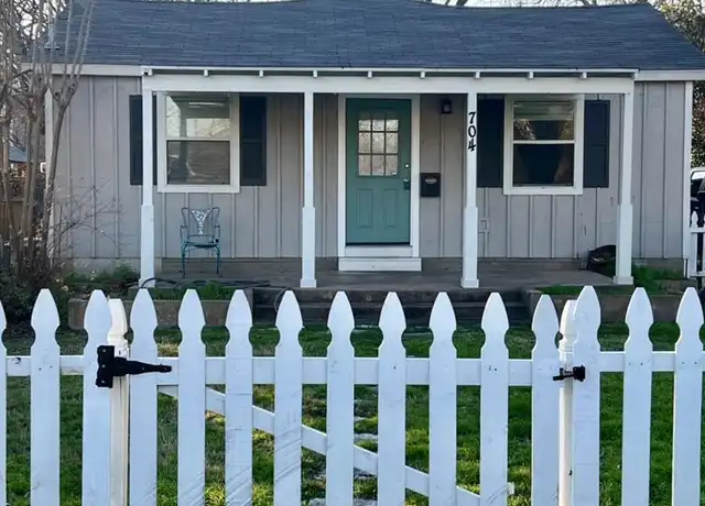 Property at 704 Jefferson St, Bastrop, TX, 78602, 2 beds, 2 baths, [object Object]