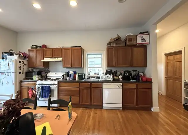 Property at 1 McLean Pl Unit 2, Cambridge, MA, 02140, 1 bed, 1 bath, [object Object]