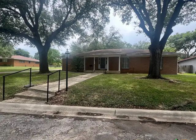 Property at 943 S Pecan Ave, Luling, TX, 78648, 4 beds, 2.5 baths, [object Object]