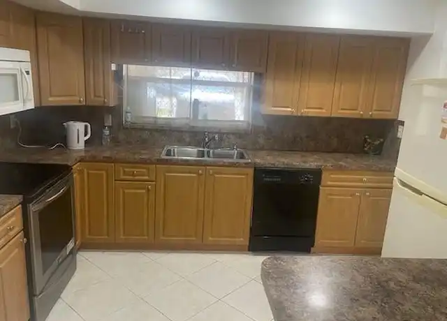Property at 660 Long Island Ave, Fort Lauderdale, FL, 33312, 2 beds, 1 bath, [object Object]