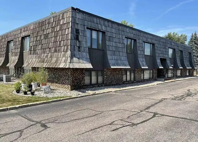 Property at 2400 S Cliff Ave Apt 5, Sioux Falls, SD, 57105, 2 beds, 1.5 baths, [object Object]