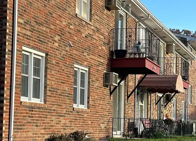 Property at Julien Dubuque Apartments - 2 Julien Dubuque Dr, Dubuque, IA, 52003, 2 beds, 1 bath, [object Object]