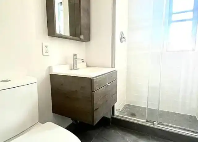 Property at 72 Bank St Unit 16, New York, NY, 10014, 3 beds, 2 baths, [object Object]