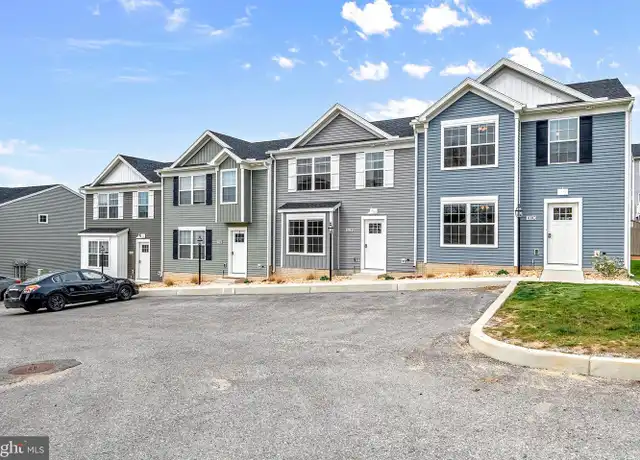 Property at 335 Quincy Dr, York Township, PA, 17313, 3 beds, 2.5 baths, [object Object]