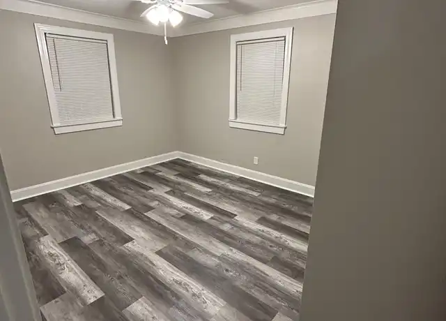 Property at 1633 Mahoning Ave, Youngstown, OH, 44509, 2 beds, 1 bath, [object Object]