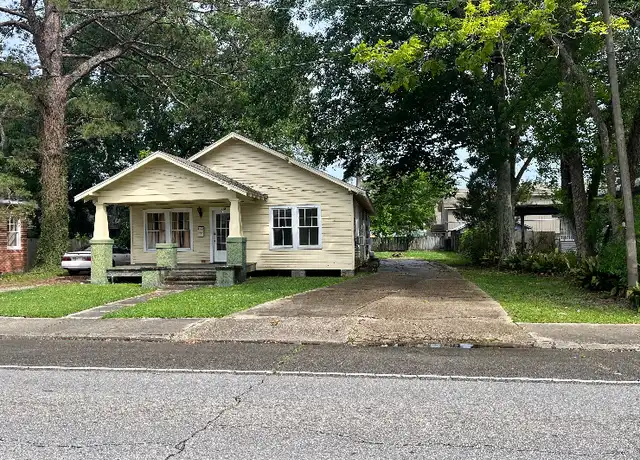 Property at 131B Center St, New Iberia, LA, 70560, 2 beds, 1 bath, [object Object]