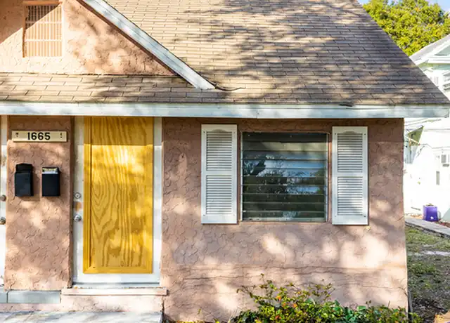 Property at 1665 28th Ave N Unit E, St. Petersburg, FL, 33713, 1 bed, 1 bath, [object Object]