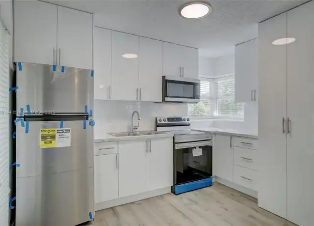 Property at 1335 NE 5th Ave Unit 4, Fort Lauderdale, FL, 33304, 2 beds, 1 bath, [object Object]