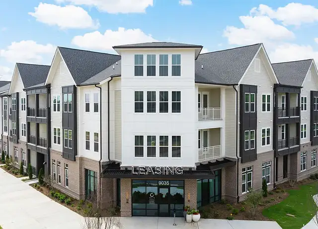 Photo of 9035 Lindholm Dr, Huntersville, NC 28078