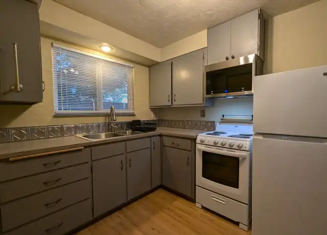 Property at 975 W 5th Ave #5, Eugene, OR, 97402, 0 beds, 1 bath, [object Object]