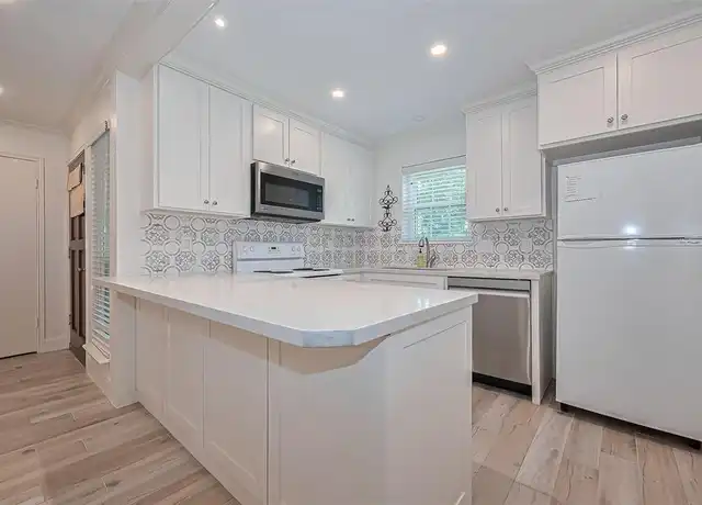 Property at 887 Wax Myrtle Ln Unit 887, Houston, TX, 77079, 1 bed, 1 bath, [object Object]