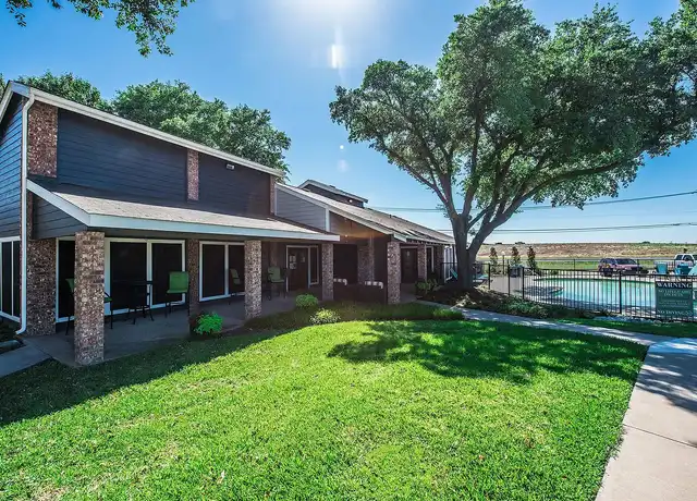 Property at Bridgepoint - 2200 Brown St, Waxahachie, TX, 75165, 1-2 bed, 1-2 bath, [object Object]
