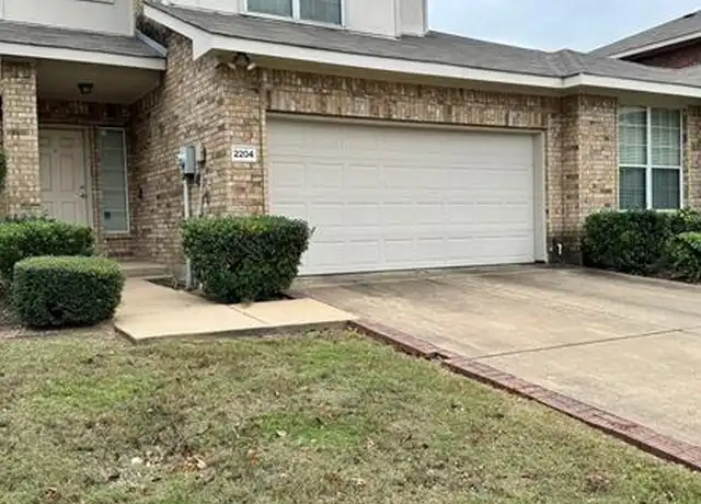 Property at 2204 Stonebrook Ln, Mesquite, TX, 75181, 3 beds, 2.5 baths, [object Object]