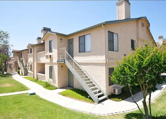 Photo of 744 W Fallbrook St, Fallbrook, CA 92028