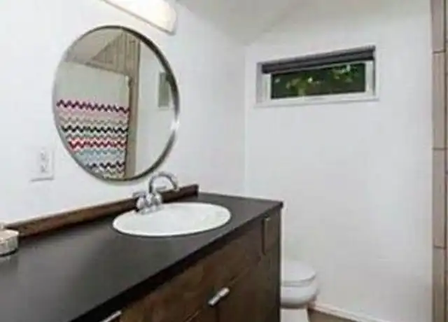 Property at 1321 S Washington Ave, Fayetteville, AR, 72701, 2 beds, 1 bath, [object Object]