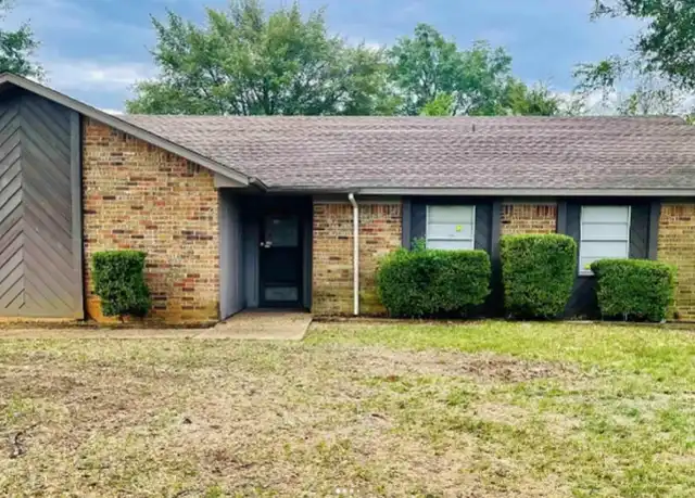 Property at 101 E Primrose Ln, Longview, TX, 75604, 3 beds, 2 baths, [object Object]