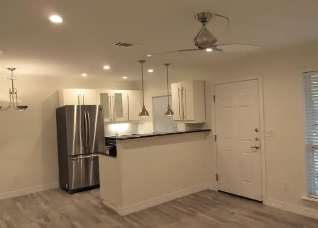 Property at 102 W 12th St Unit 08, Houston, TX, 77008, 1 bed, 1 bath, [object Object]