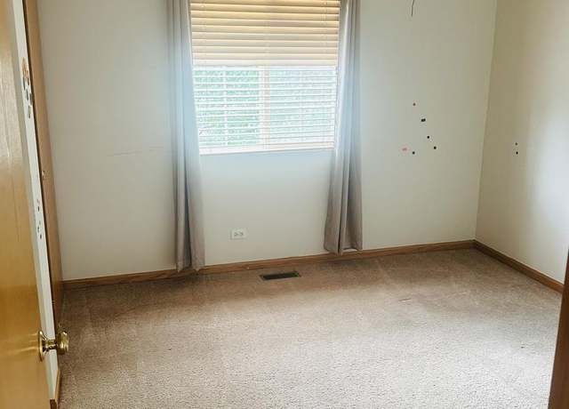 Photo of 360 Thomas Dr, West Chicago, IL 60185