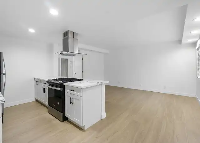 Property at Torrance Gateway Apartments - 921 Arlington Ave, Torrance, CA, 90501, 1 bed, 1 bath, [object Object]