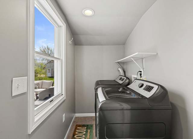 Photo of 930 Henry St, Lake Geneva, WI 53147