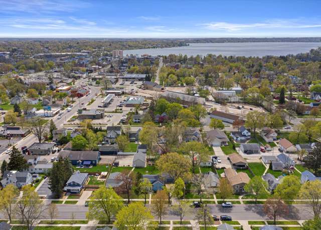 Photo of 930 Henry St, Lake Geneva, WI 53147