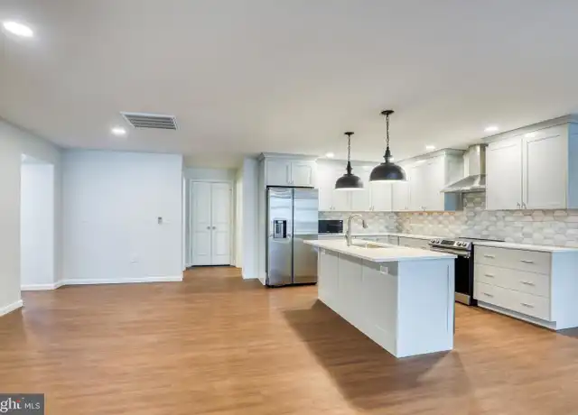 Property at 210 E Boscawen St Unit 204, Winchester, VA, 22601, 2 beds, 2.5 baths, [object Object]