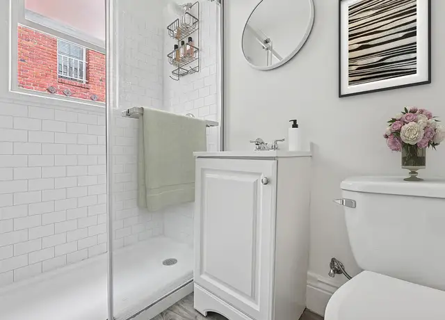 Photo of 6406 Franklin Ave, Los Angeles, CA 90028