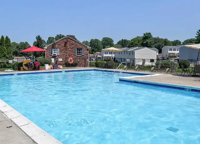 Property at Four Seasons - 8010 Summerfield Cir, Louisville, KY, 40220, 2 beds, 1.5 baths, [object Object]